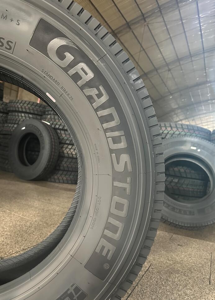 11R24.5 Duel Block Drive Tire 18PR